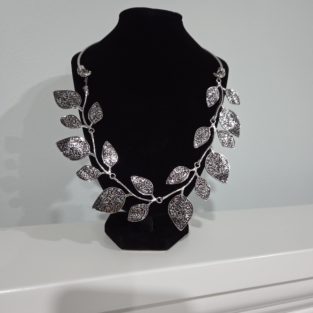 Elegant Silver Leaf Necklace